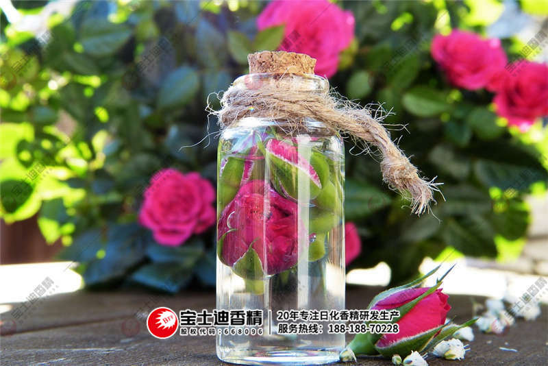 一瓶法國玫瑰香精
