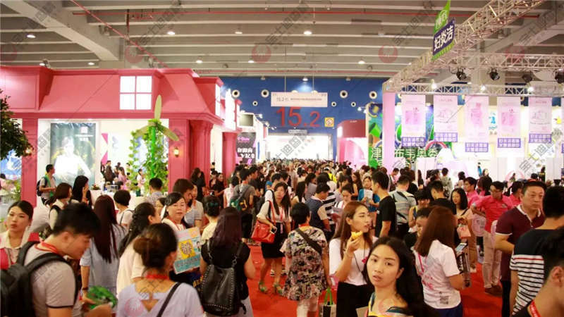 眾多人現身廣州美博會展區