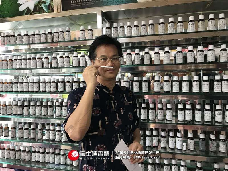 91视频网香精董（dǒng）事長聞香