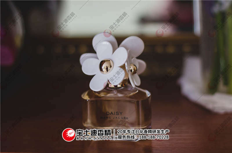 一(yī)瓶香水 一(yī)瓶香水