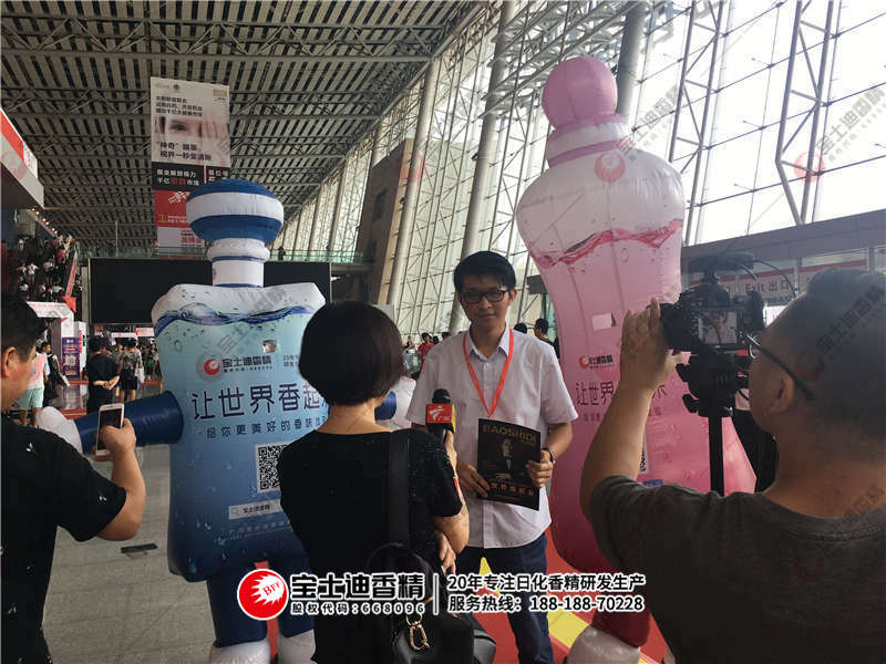 總經理接受采訪